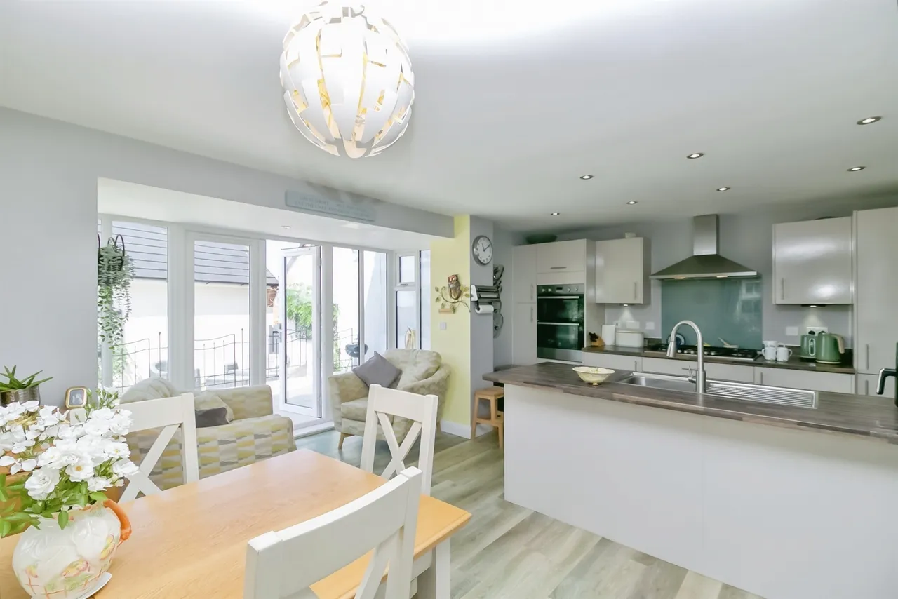 St. James Road, Cowbridge, CF71, photo 4