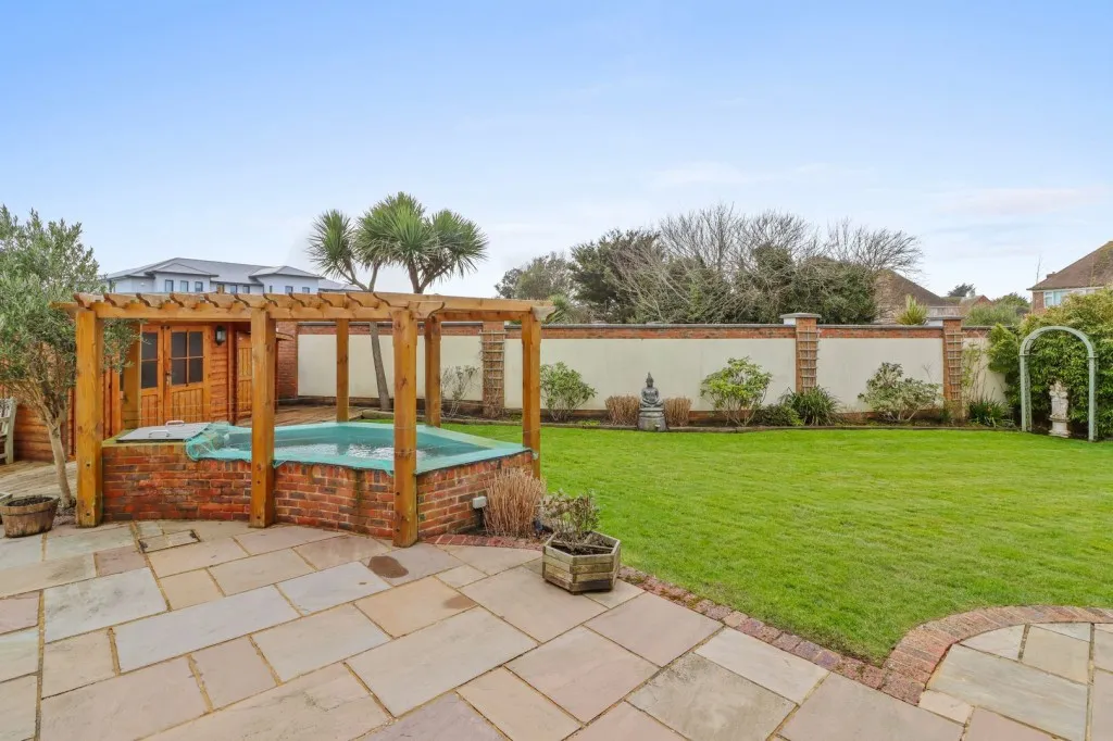 Winceby Close, Bexhill on Sea, photo 29