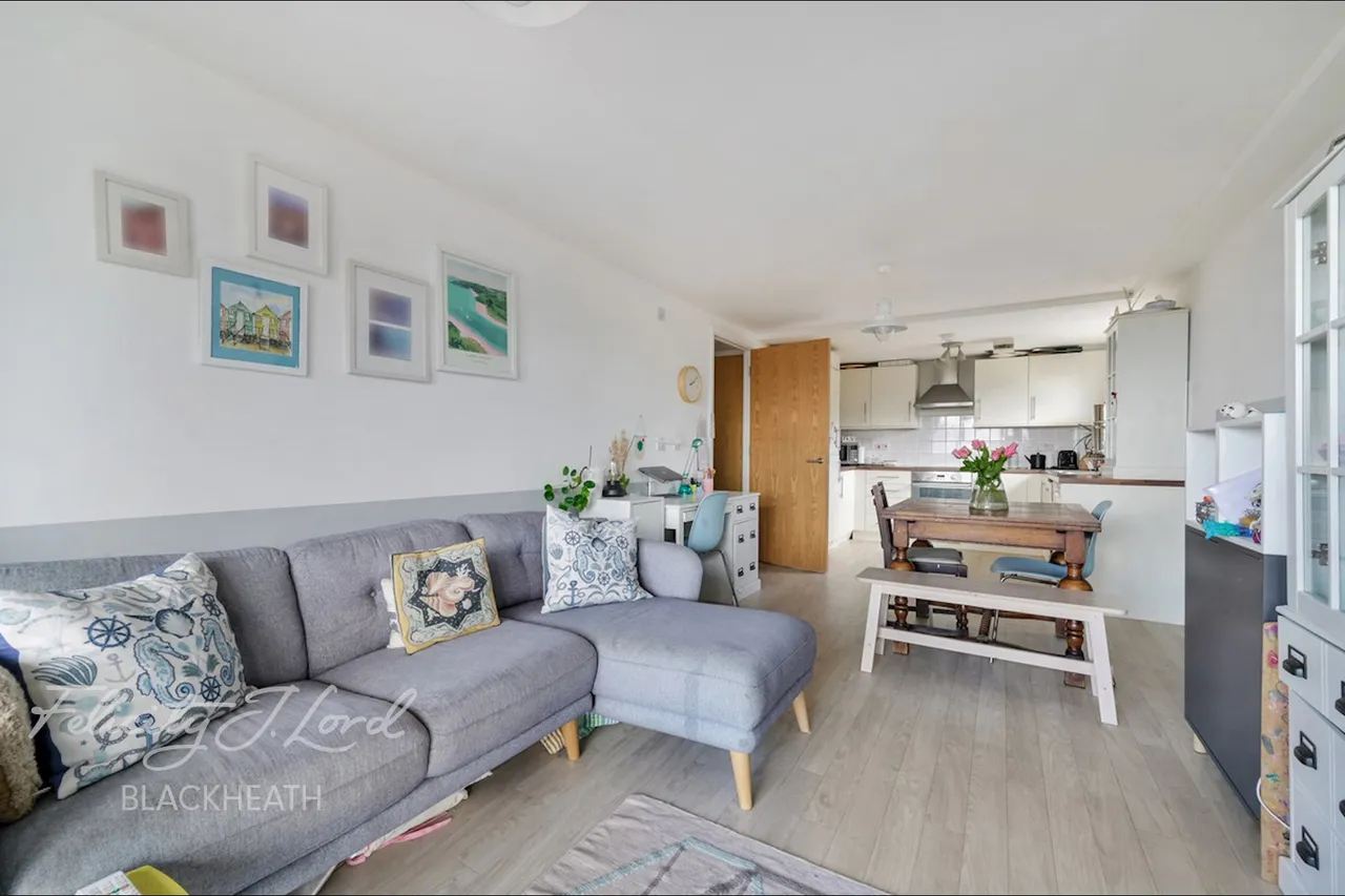 Restell Close, London, photo 10