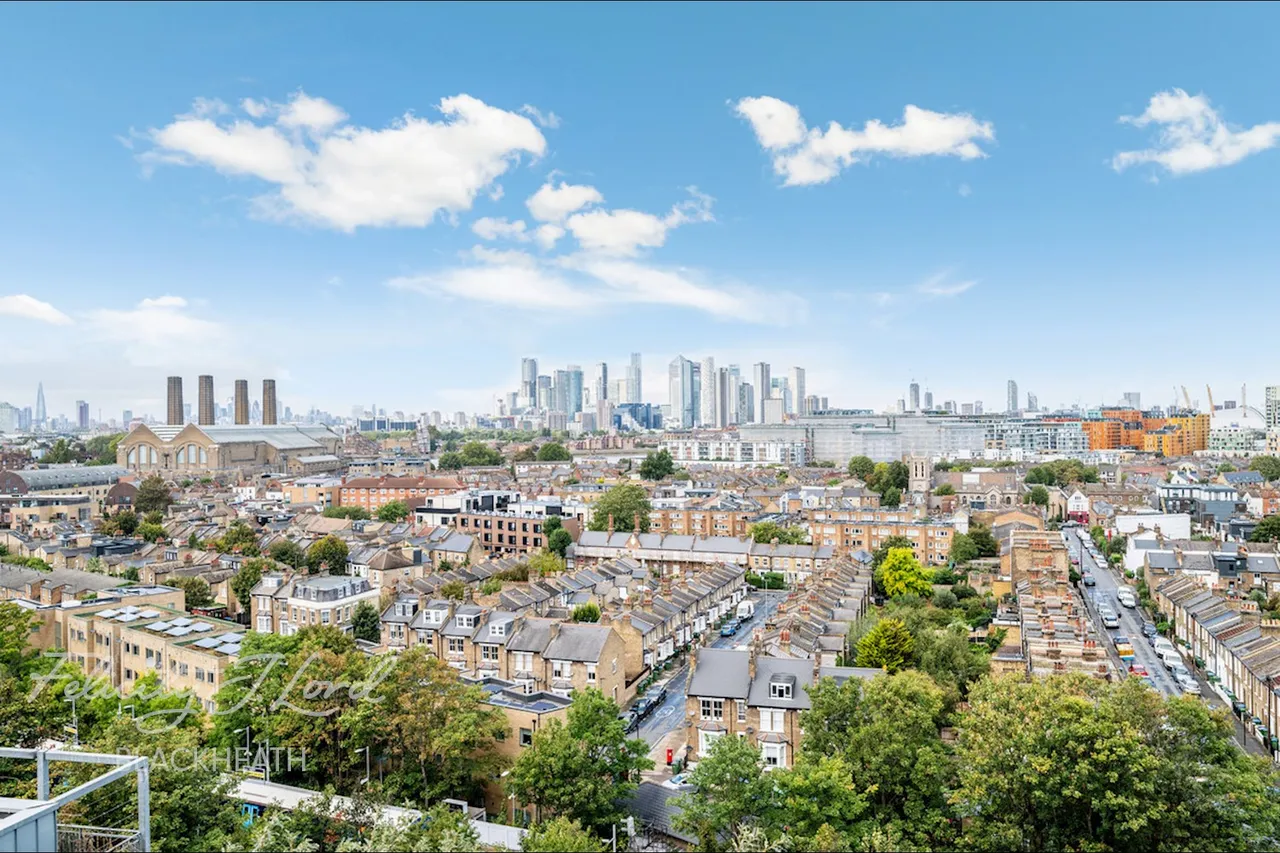 2 bed flat for sale, Restell Close, London