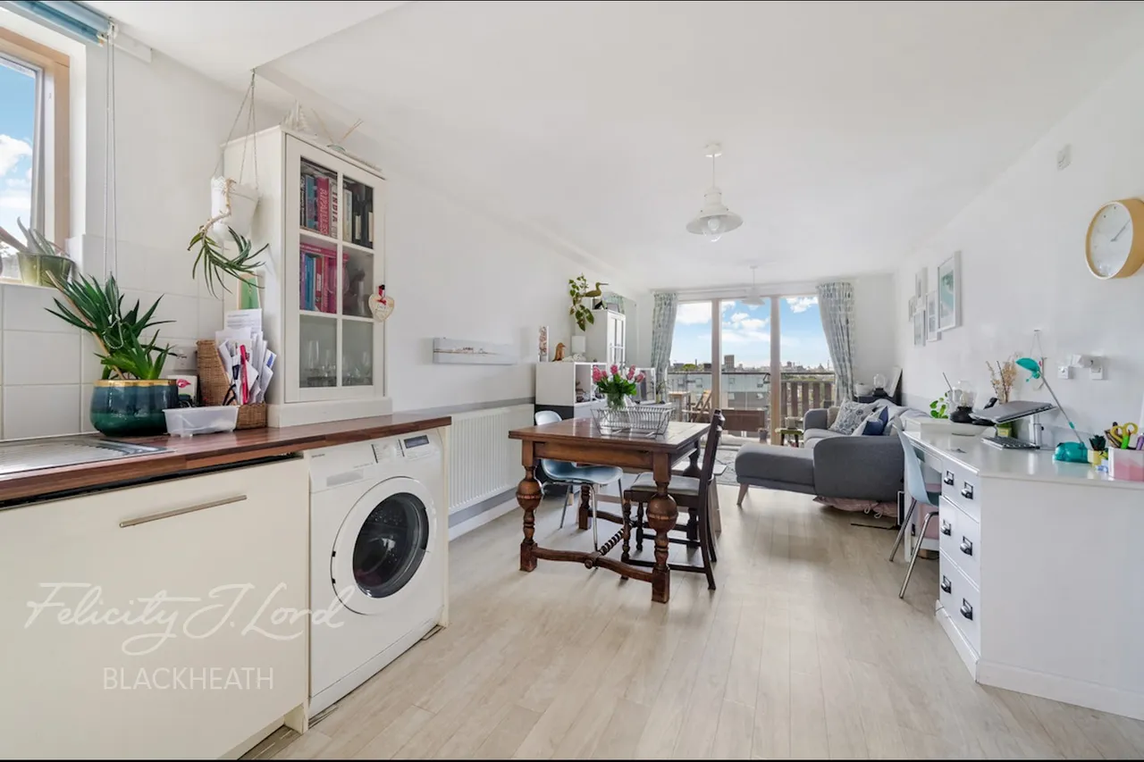 Restell Close, London, photo 11