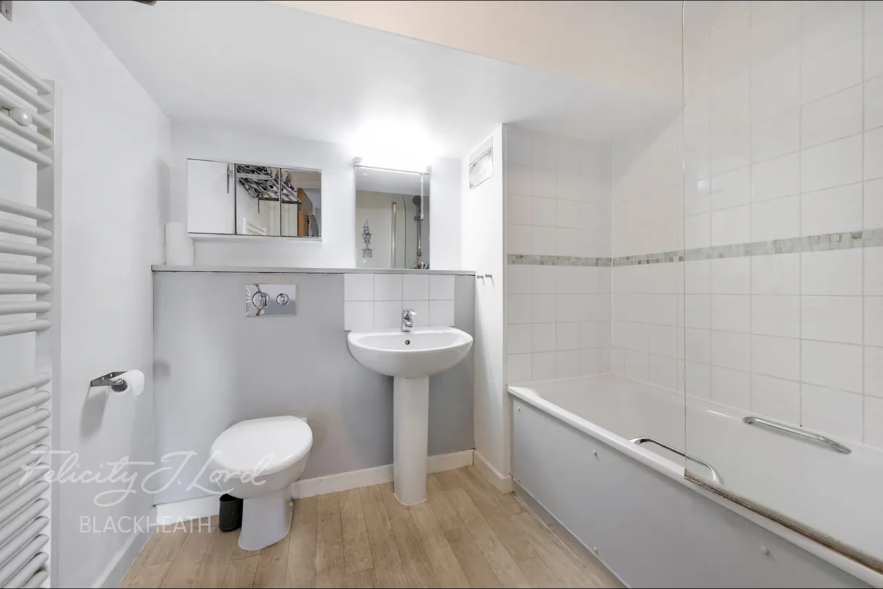 Restell Close, London, photo 8