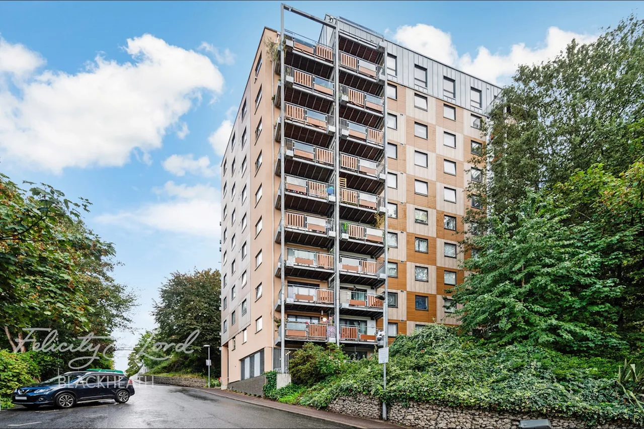 Restell Close, London, photo 6
