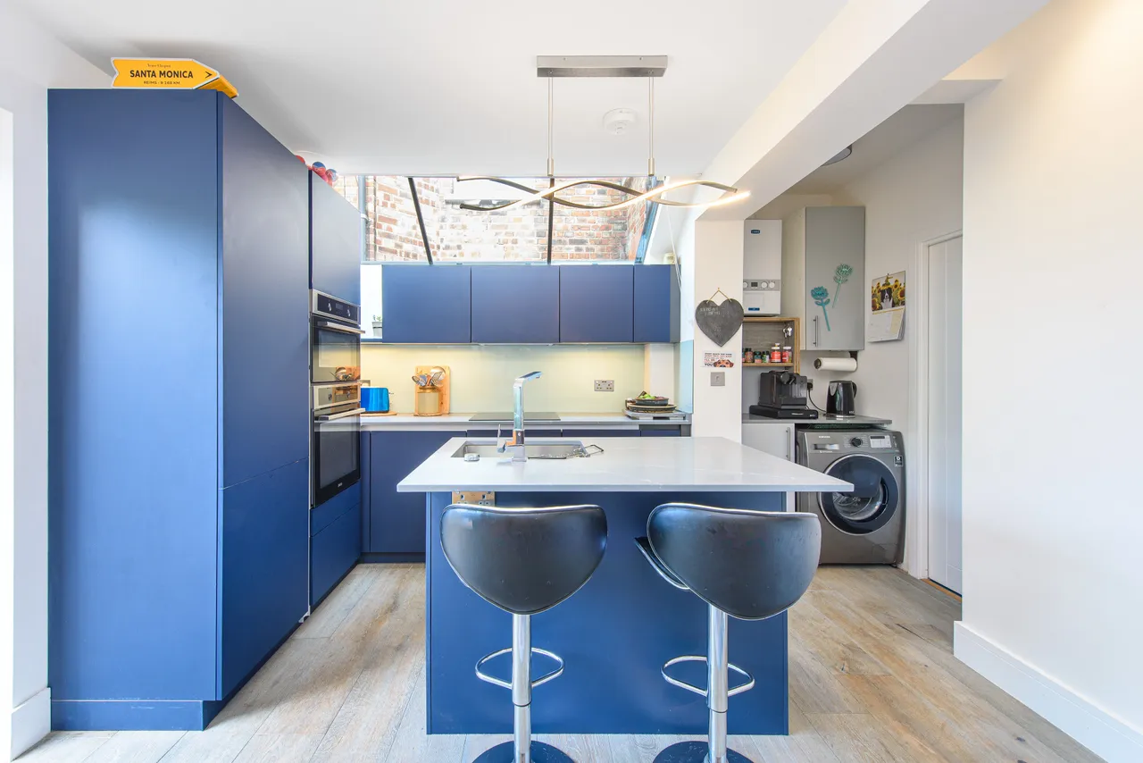 37 Grange Avenue, London, photo 4