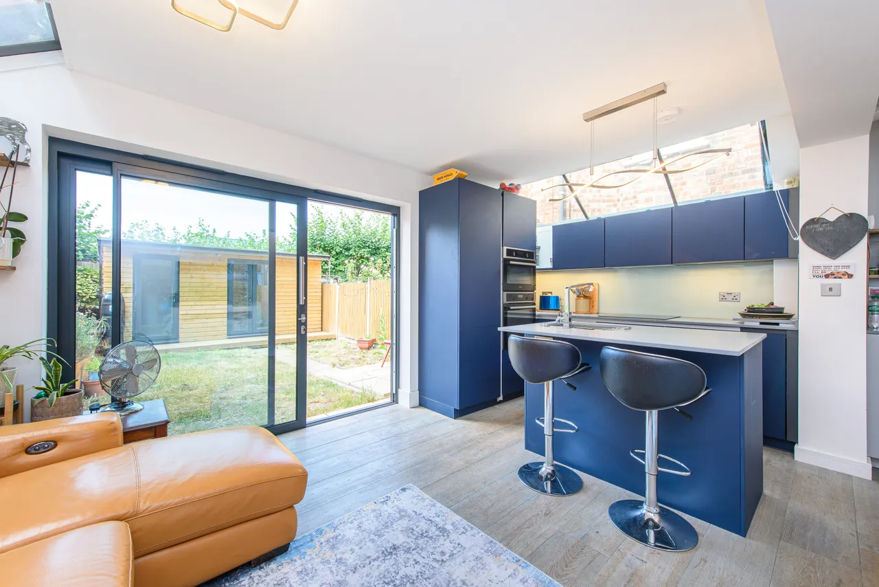 37 Grange Avenue, London, photo 2