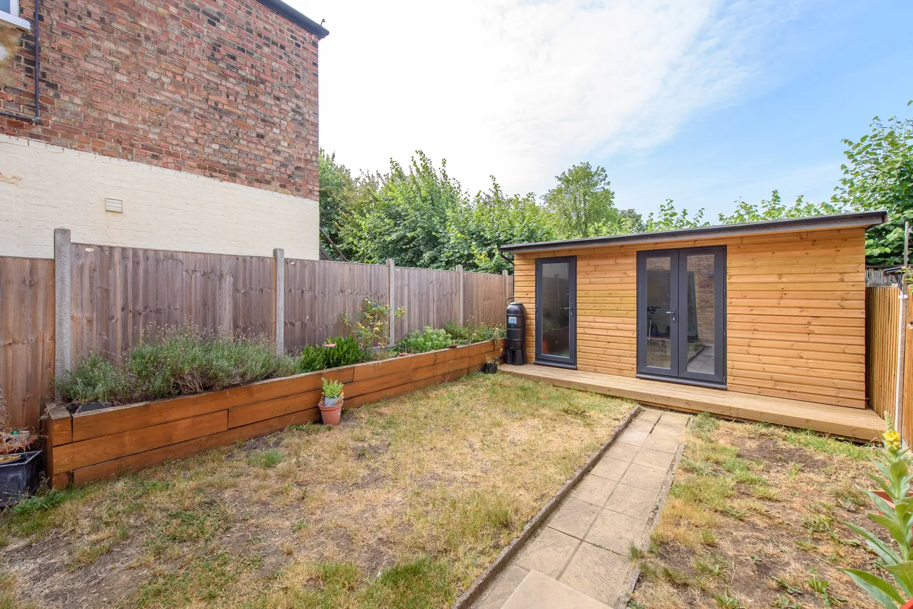 37 Grange Avenue, London, photo 9