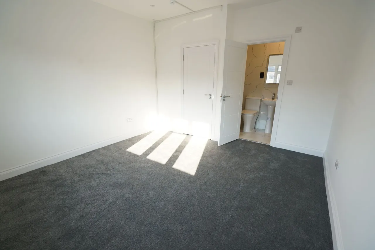 Charlton Street, Grays, RM20, photo 11