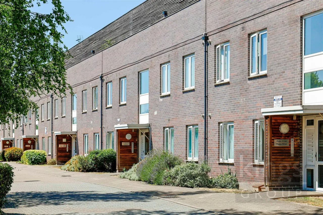 Poppy Drive, Enfield, photo 15