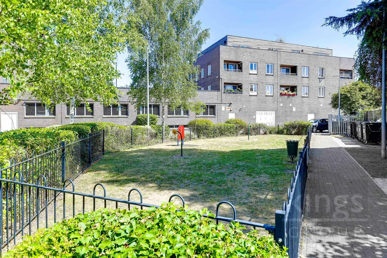 2 bed flat for sale, Poppy Drive, Enfield