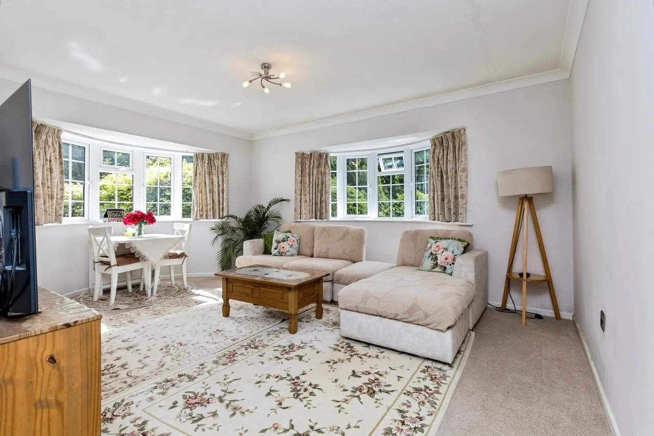Rushams Road, Horsham, RH12, photo 2