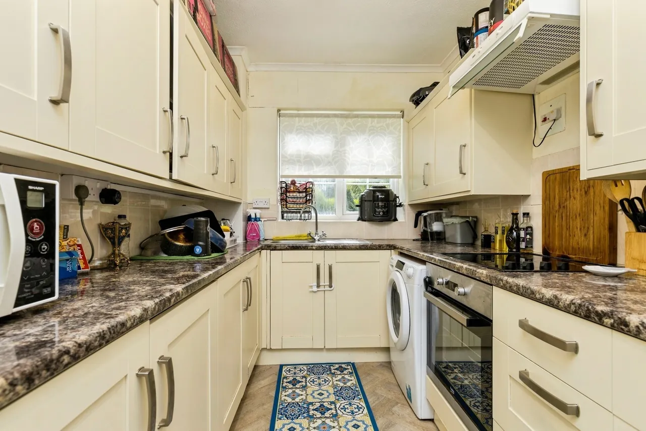Rushams Road, Horsham, RH12, photo 3