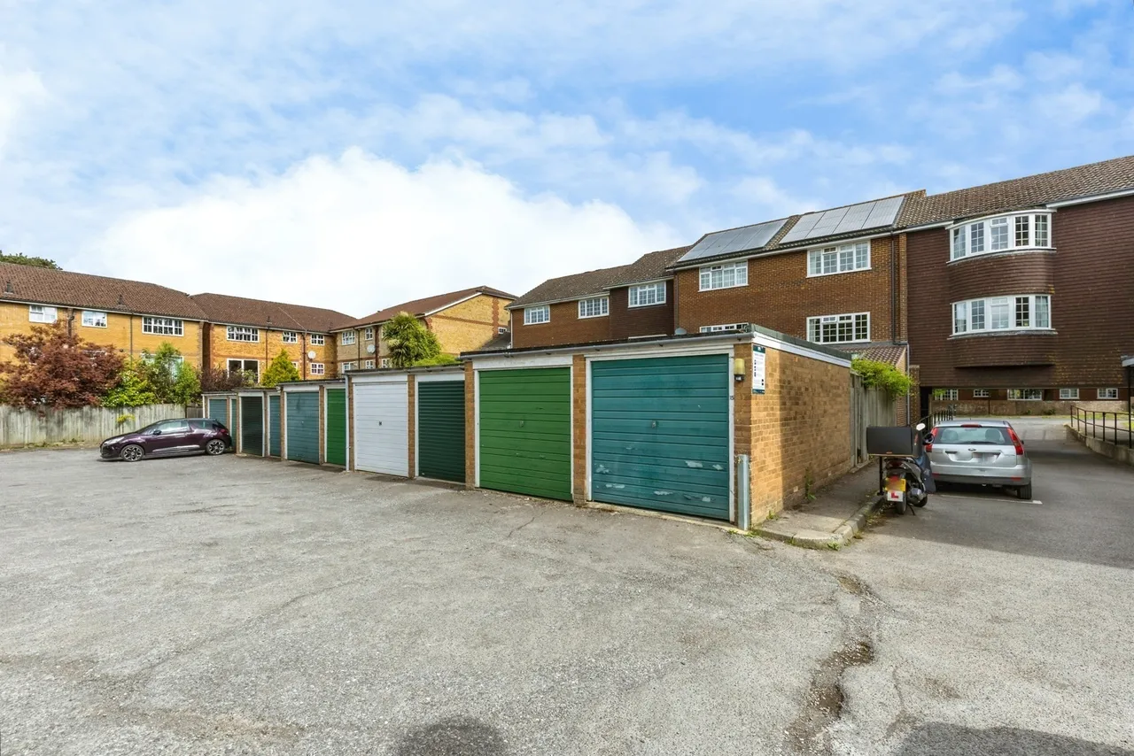 Rushams Road, Horsham, RH12, photo 8