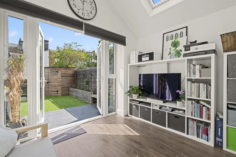 Castle Road, Isleworth, photo 13
