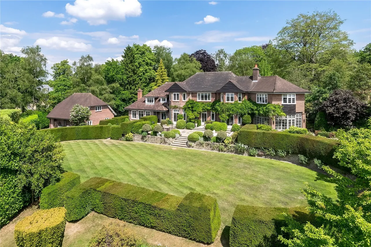 5 bed property for sale, Whitebarn Road, Alderley Edge, SK9
