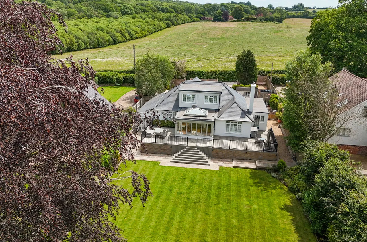4 bed house for sale — Heather Lane, Up Nately, Hook, Hampshire, RG27 9PT
