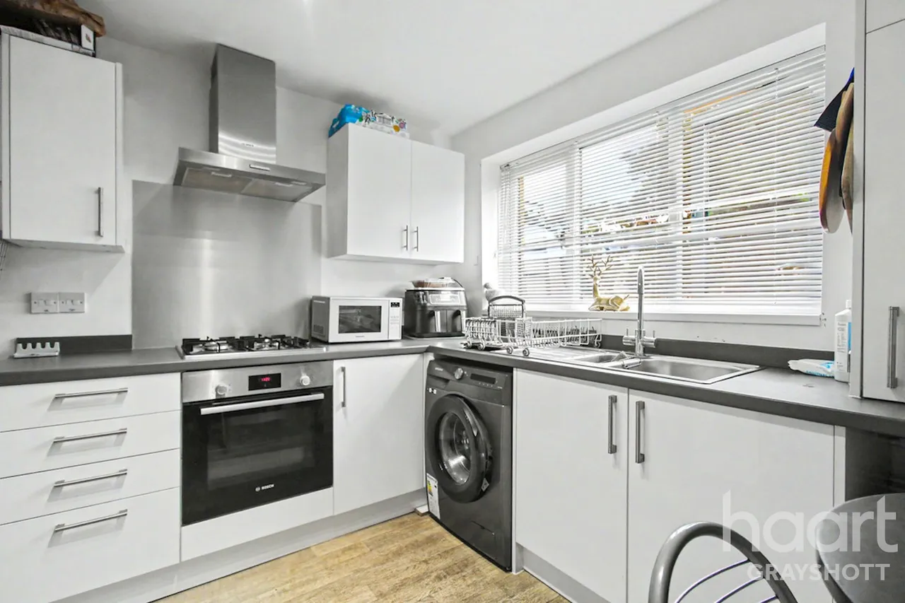 Lamerton Close, Bordon, GU35, photo 3