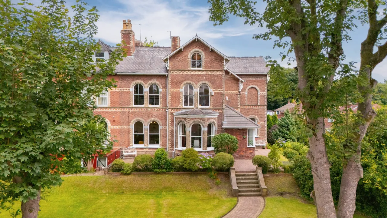 6 bed house for sale, Beech Tree Bank, Prestwich, M25