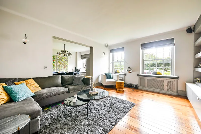 3 bed flat for sale, Avenue Road, London