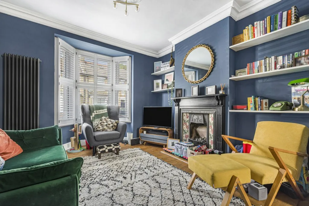 2 bed house for sale, Park End, Bromley