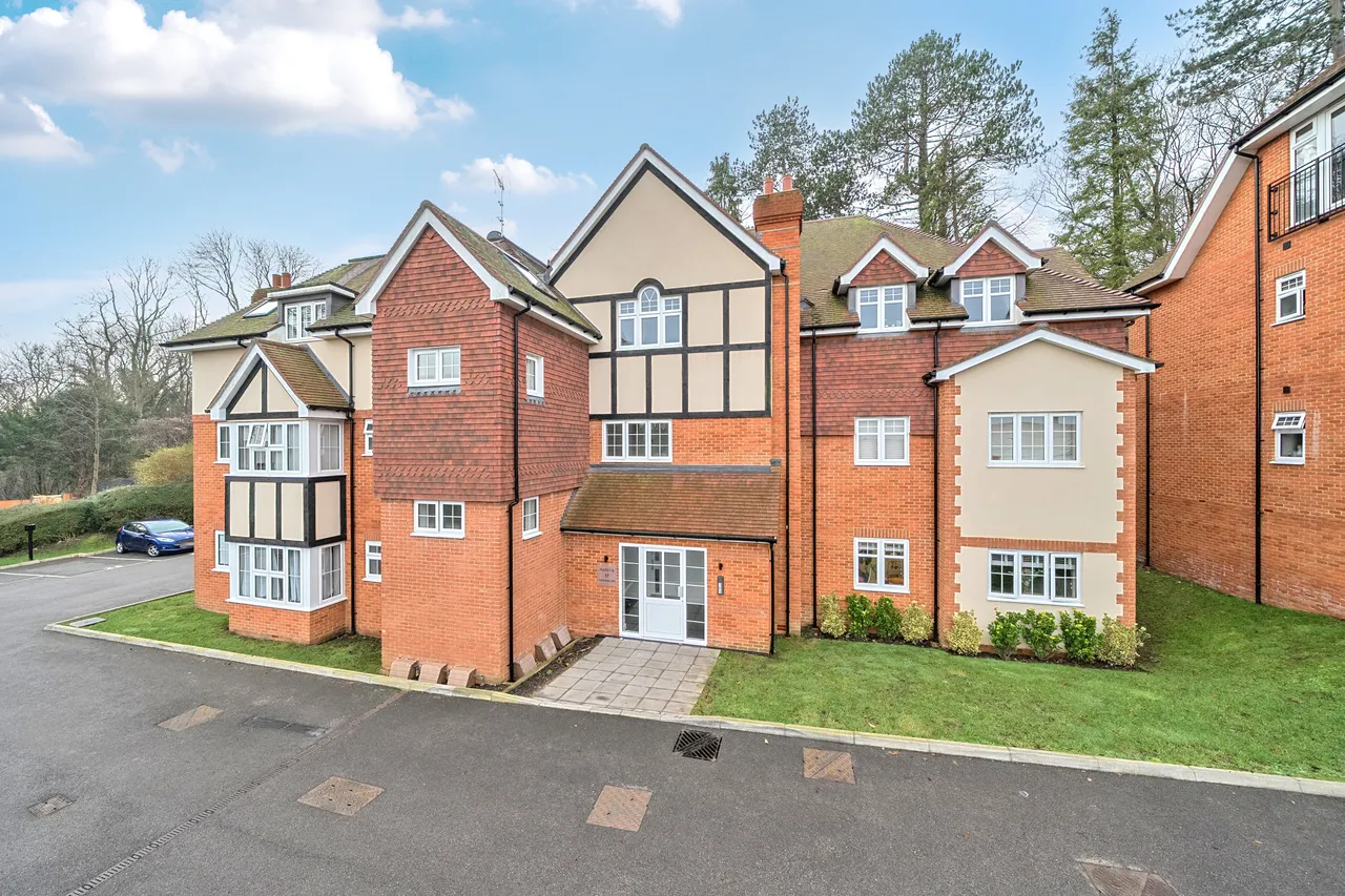2 bed flat for sale — Tupwood Lane, Caterham, CR3
