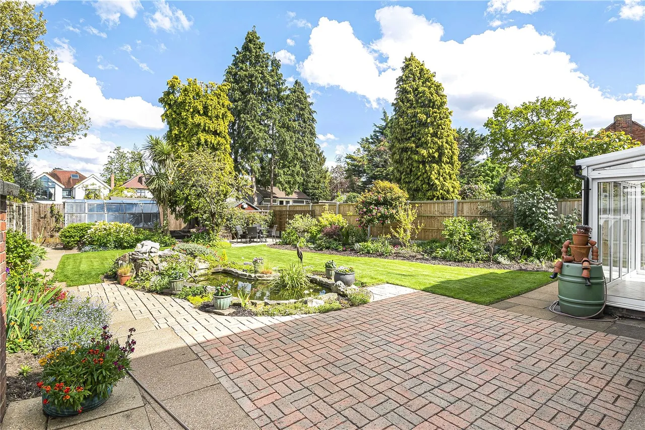 Pine Wood, Sunbury-on-Thames, TW16, photo 22