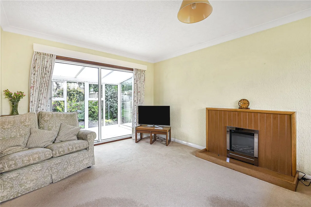 Pine Wood, Sunbury-on-Thames, TW16, photo 2
