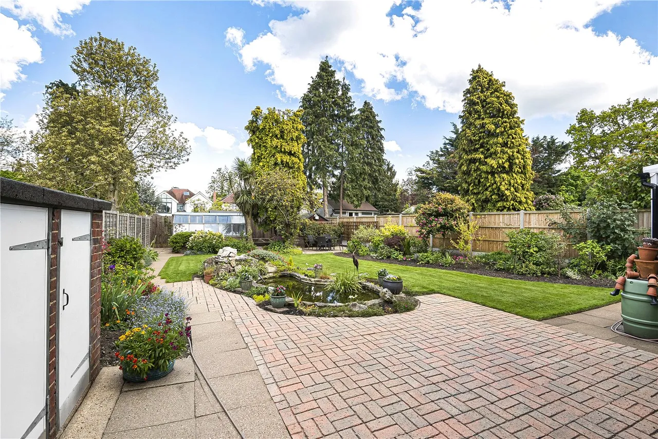 Pine Wood, Sunbury-on-Thames, TW16, photo 5