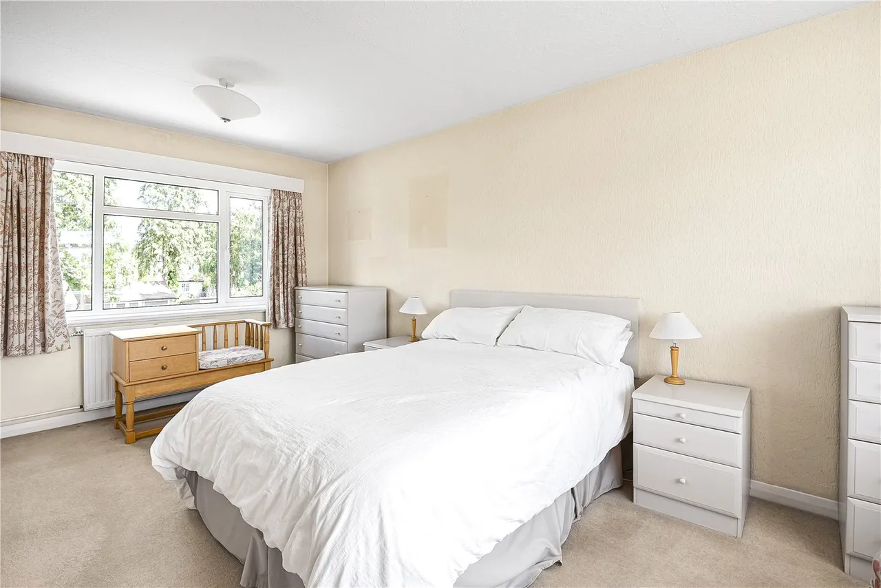 Pine Wood, Sunbury-on-Thames, TW16, photo 4