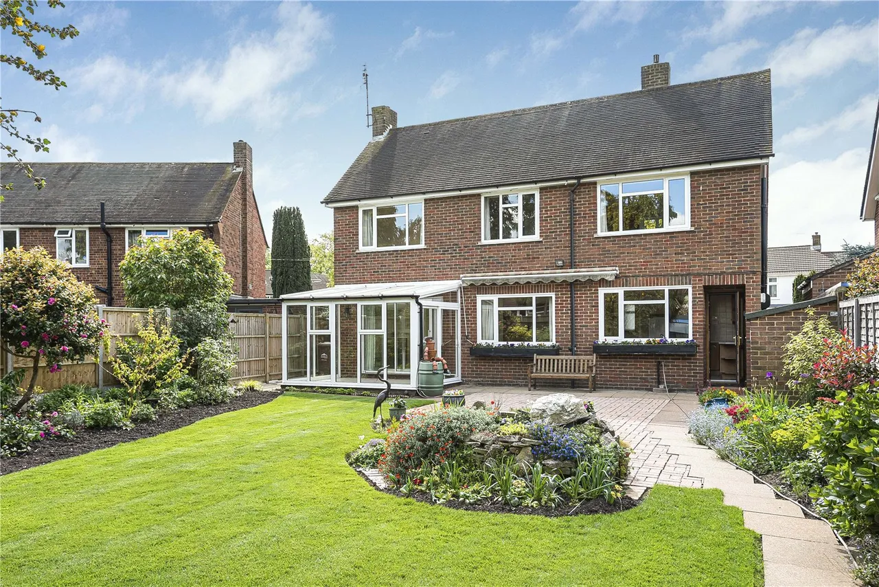 Pine Wood, Sunbury-on-Thames, TW16, photo 24