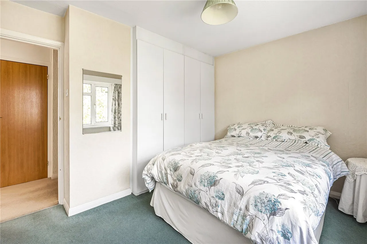 Pine Wood, Sunbury-on-Thames, TW16, photo 14