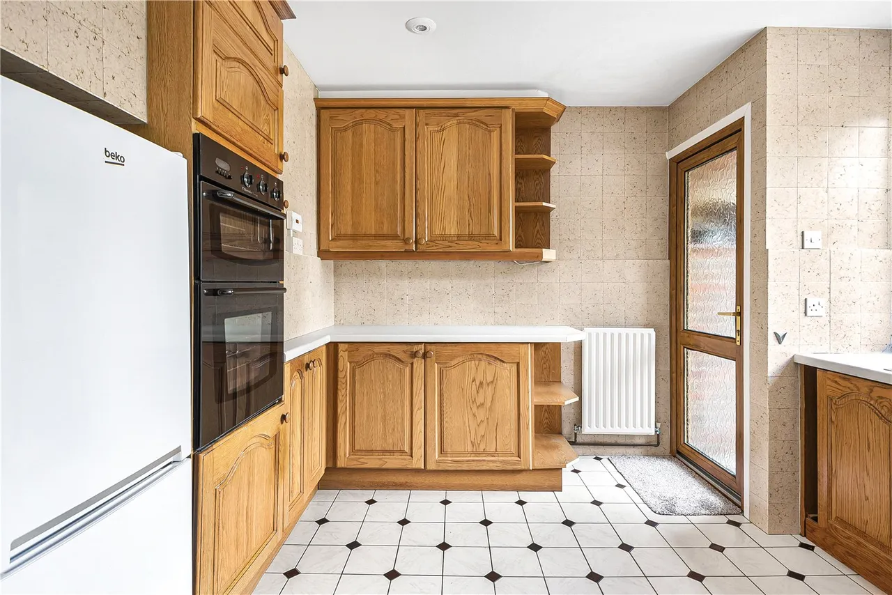 Pine Wood, Sunbury-on-Thames, TW16, photo 8