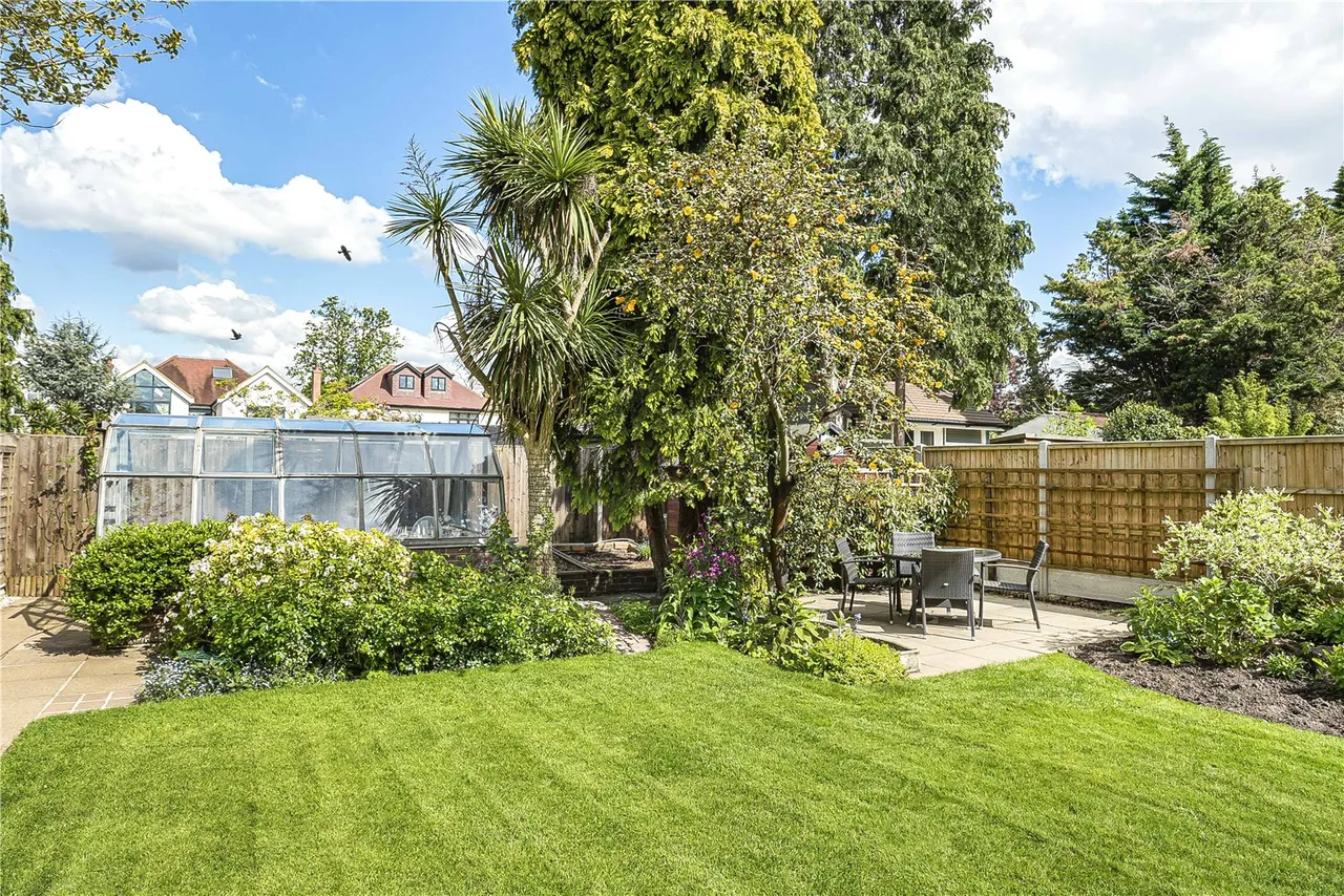 Pine Wood, Sunbury-on-Thames, TW16, photo 19