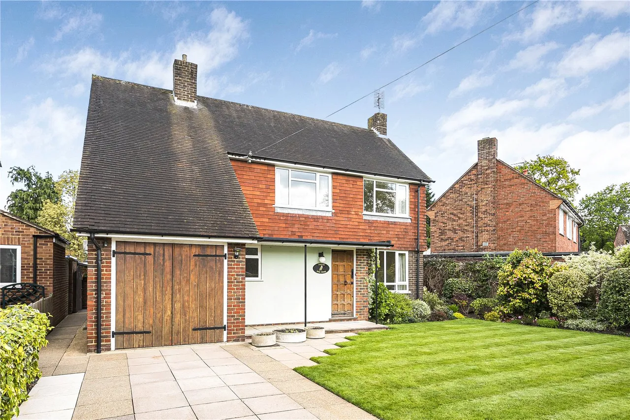 3 bed house for sale, Pine Wood, Sunbury-on-Thames, TW16