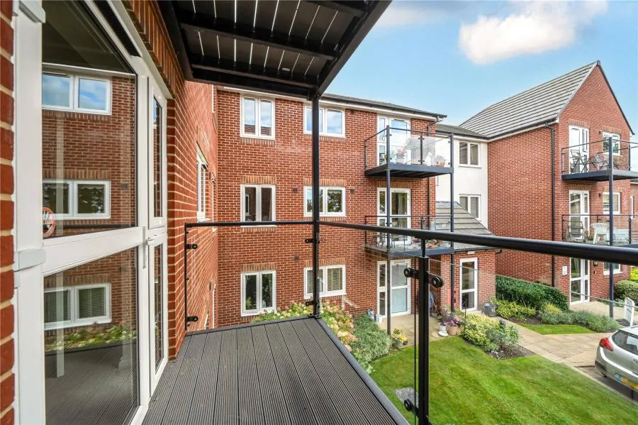 1 bed flat for sale, Chiltern Lodge, Princes Risborough, HP27
