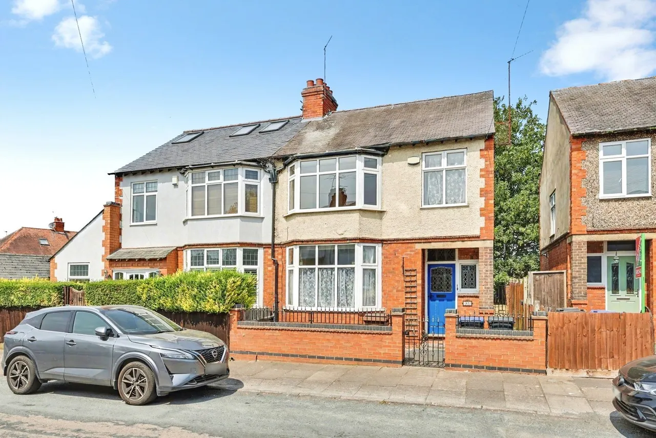 3 bed house for sale — Broadway East, Abington, Northampton, NN3