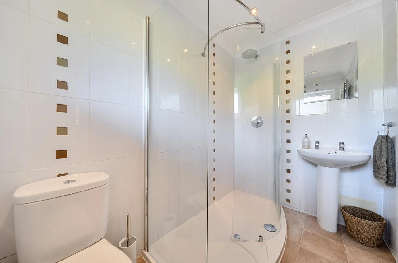 Barnes Close, West Wellow, SO51, photo 14