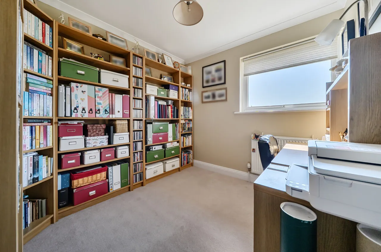 Barnes Close, West Wellow, SO51, photo 10