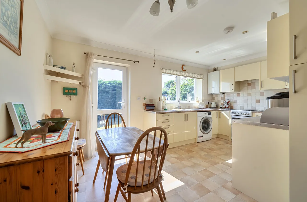 Barnes Close, West Wellow, SO51, photo 11