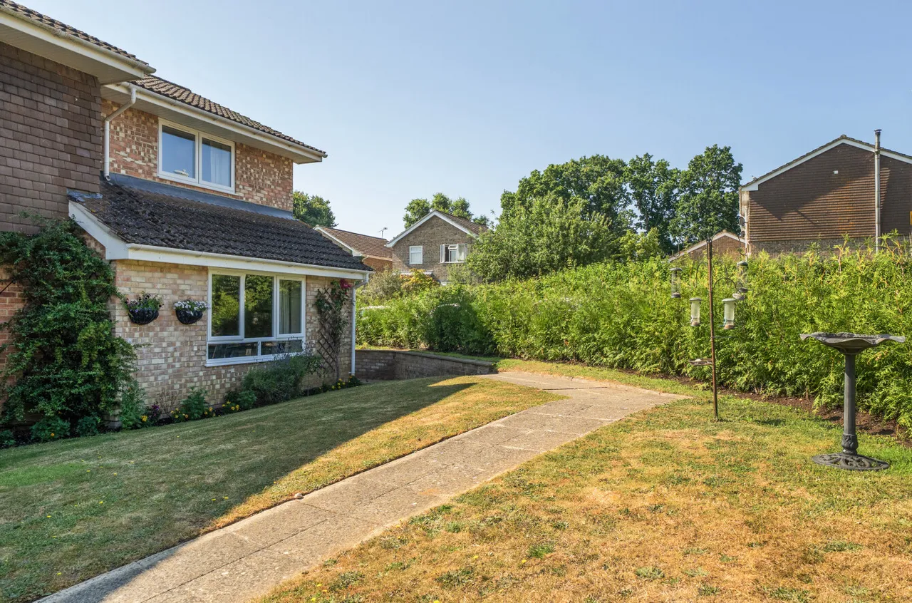 Barnes Close, West Wellow, SO51, photo 8
