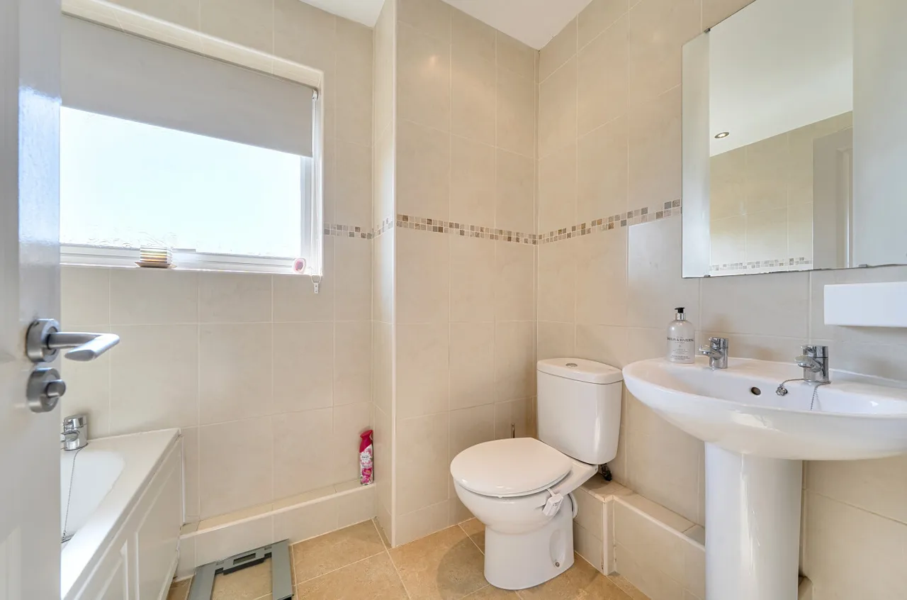 Barnes Close, West Wellow, SO51, photo 12