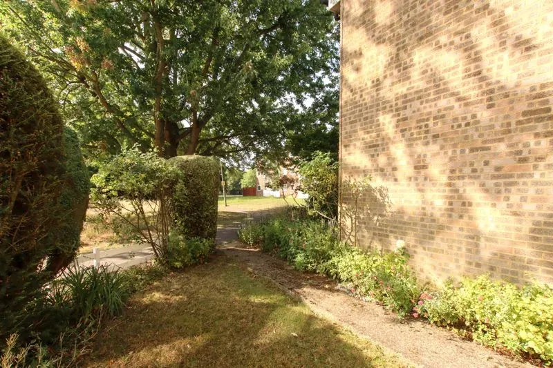 Burns Drive, Hemel Hempstead, Hertfordshire, HP2 7NR, photo 13