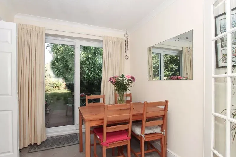 Burns Drive, Hemel Hempstead, Hertfordshire, HP2 7NR, photo 5