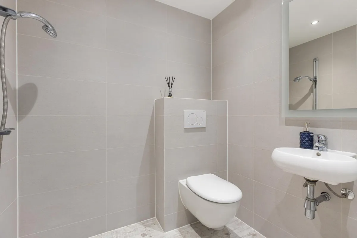 Adelaide Road, London, W13, photo 11