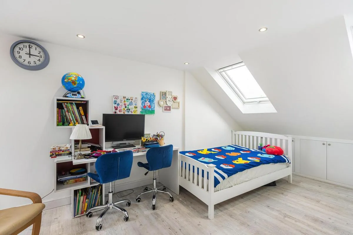 Adelaide Road, London, W13, photo 19