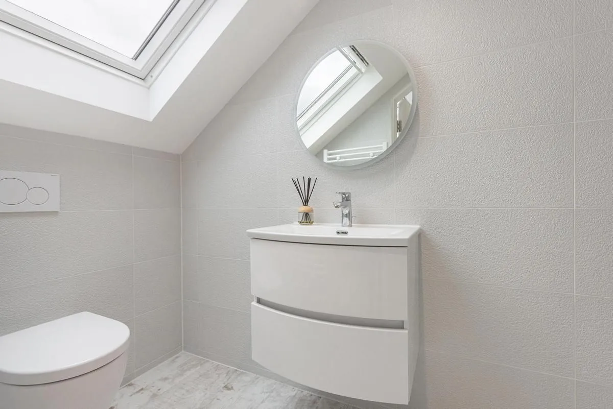 Adelaide Road, London, W13, photo 22