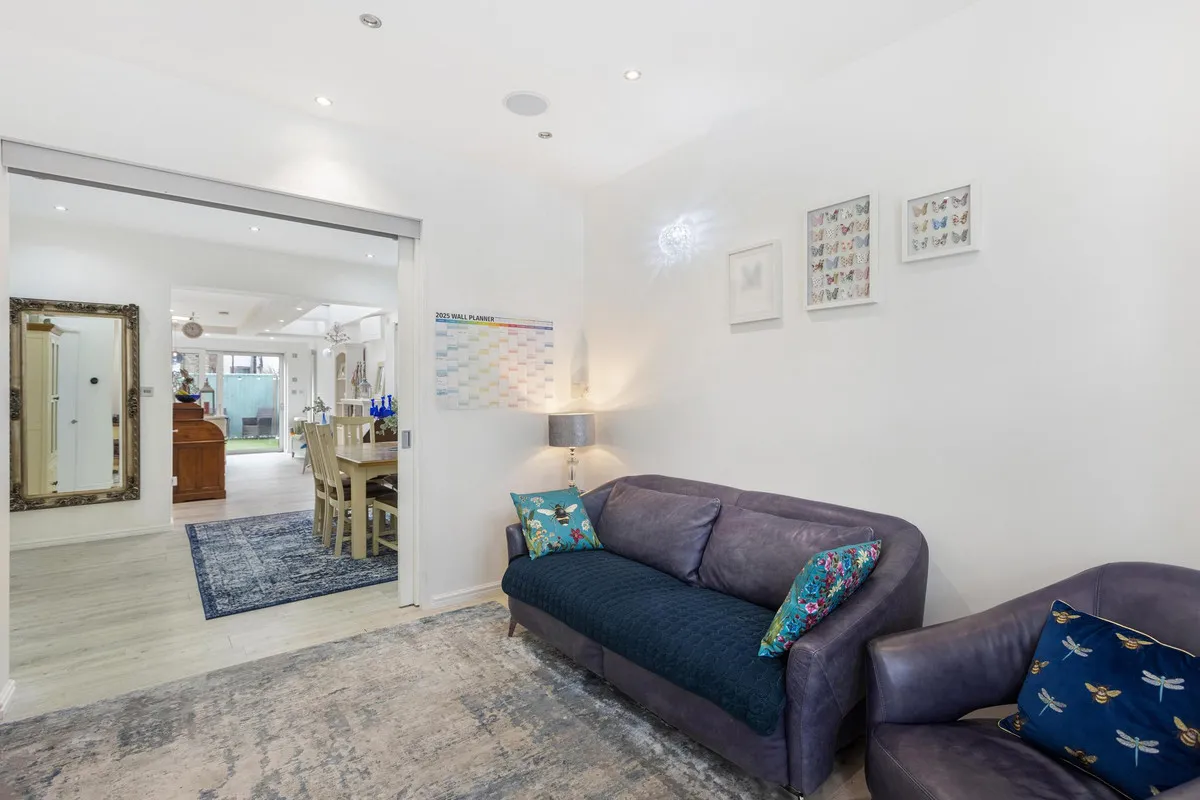 Adelaide Road, London, W13, photo 10