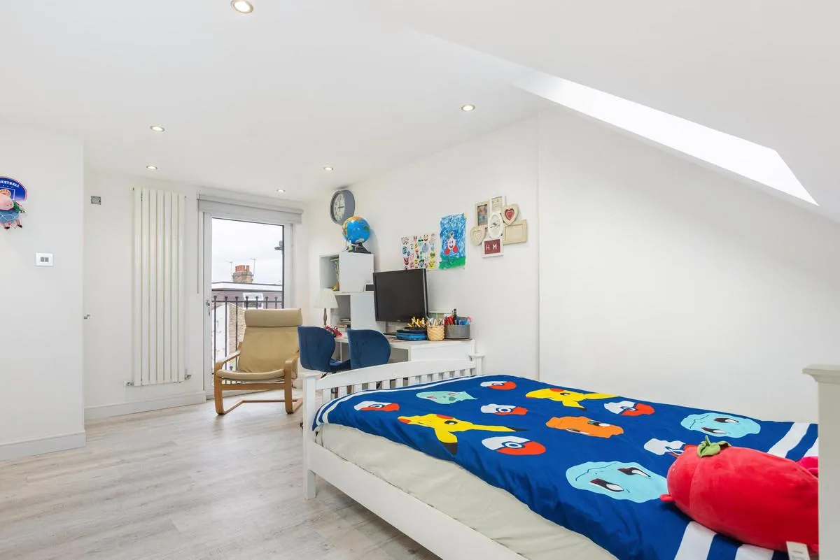 Adelaide Road, London, W13, photo 20