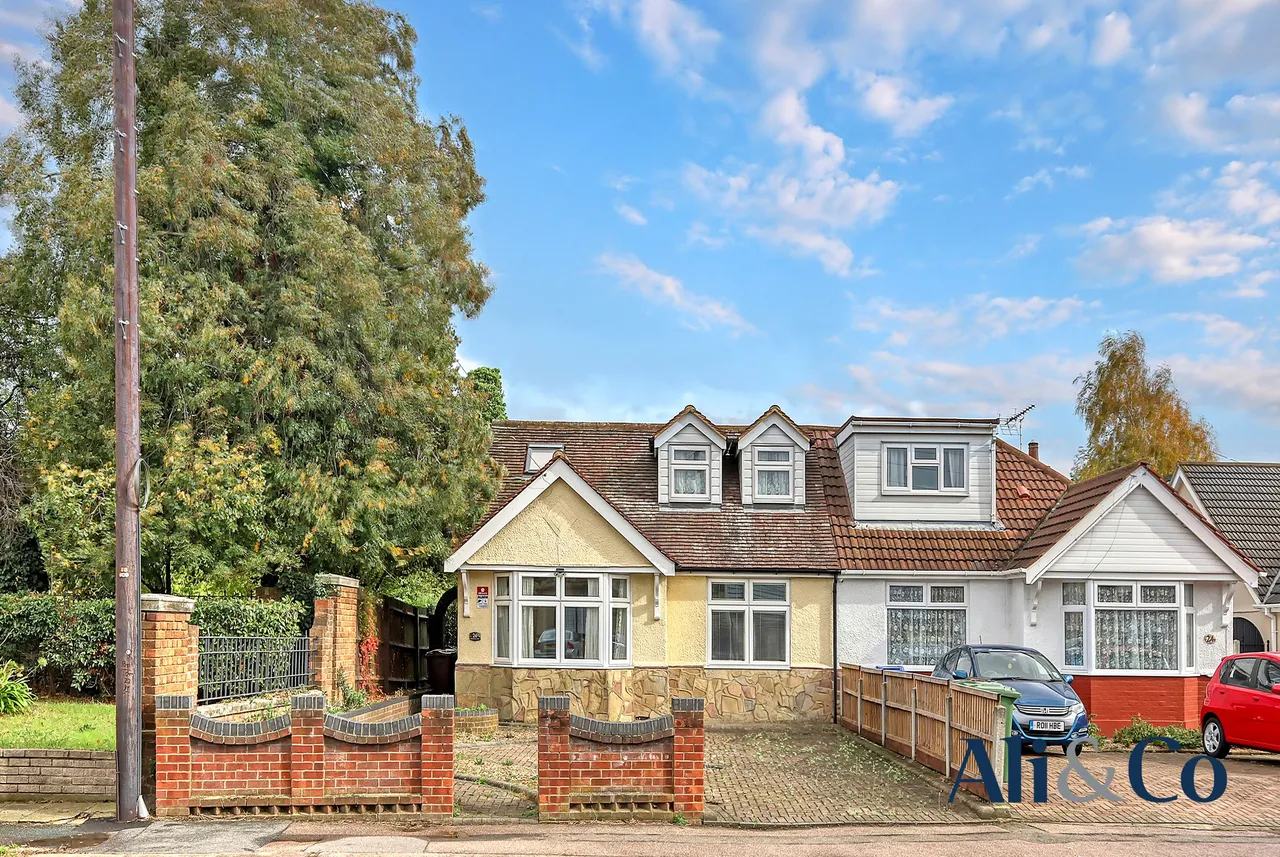 4 bed house for sale — Blackshots Lane, Grays, Essex, RM16 2JU