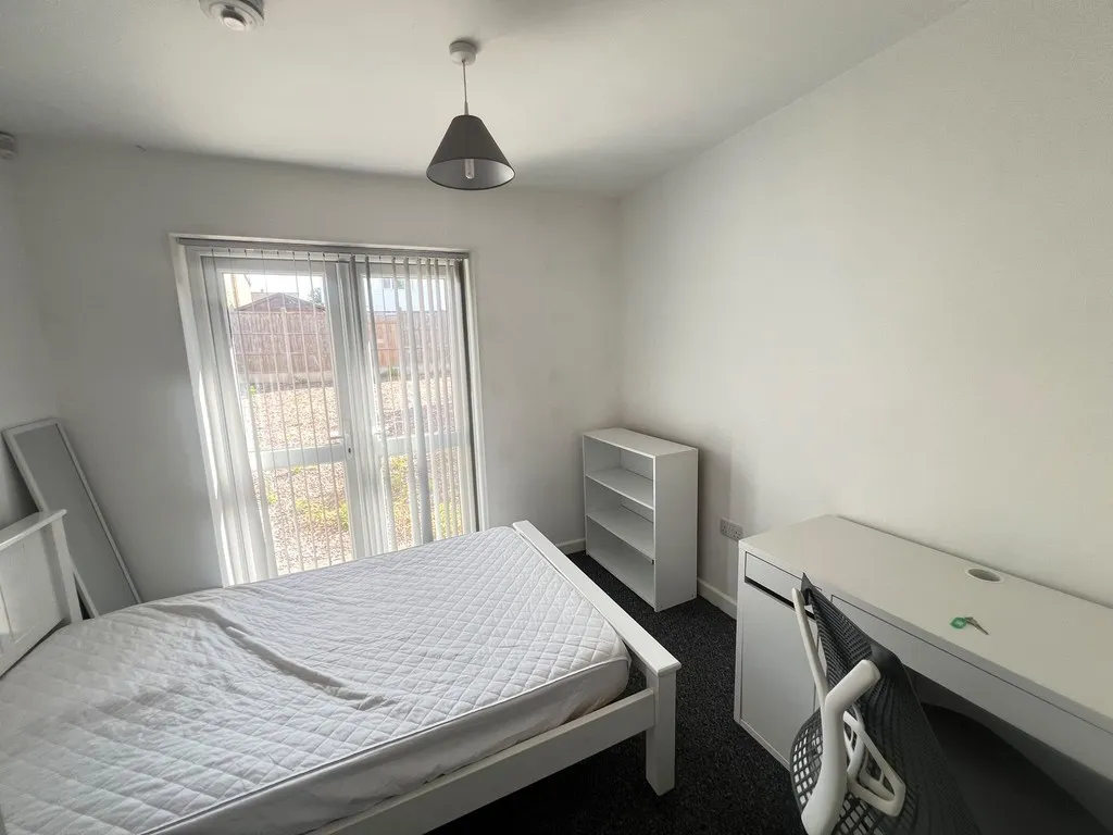 Founder Close, Canley, photo 16