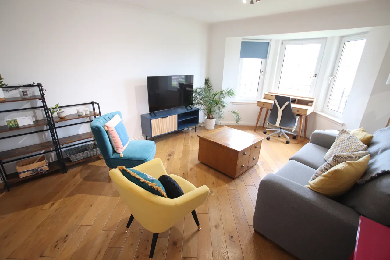 2 bed flat to rent — Priorwood Court, Anniesland